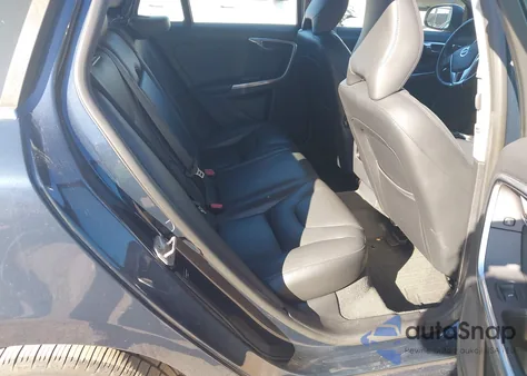 2015 Volvo V60 T5 Premier из США, поврежденный, VIN YV126MEB3F1209061